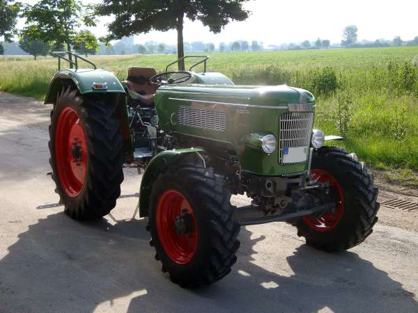 Foto Fendt Favorit 3 Traktor