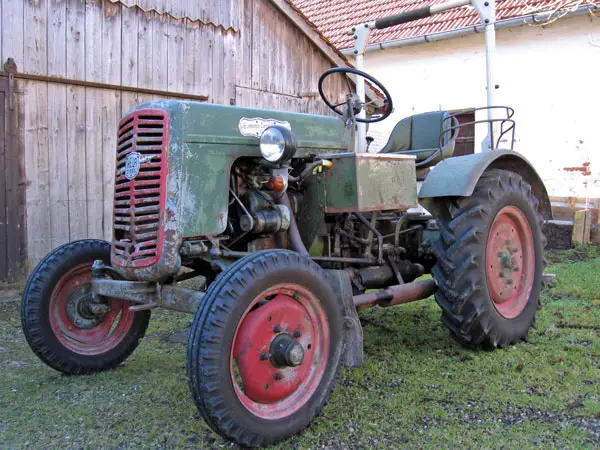 Hela Traktor D12S