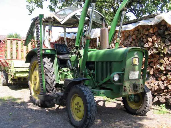 John Deere 820