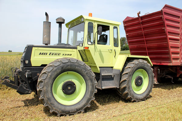 1300er MB Trac mit Anhänger