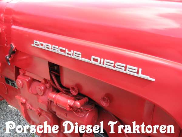 Rote Haube eines Porsche Diesel Traktors