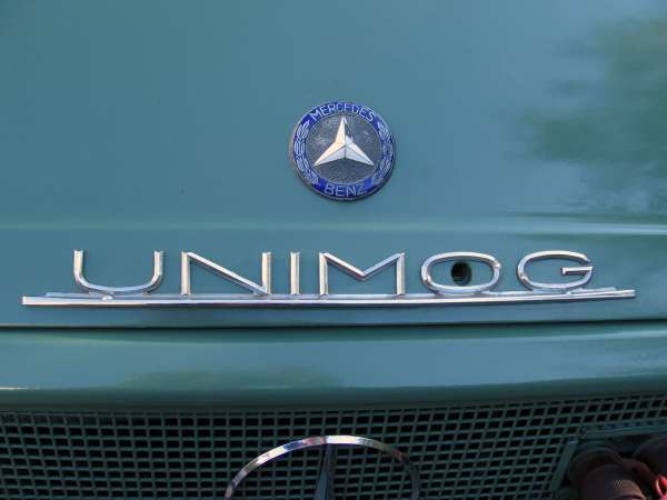 Unimog Schriftzug